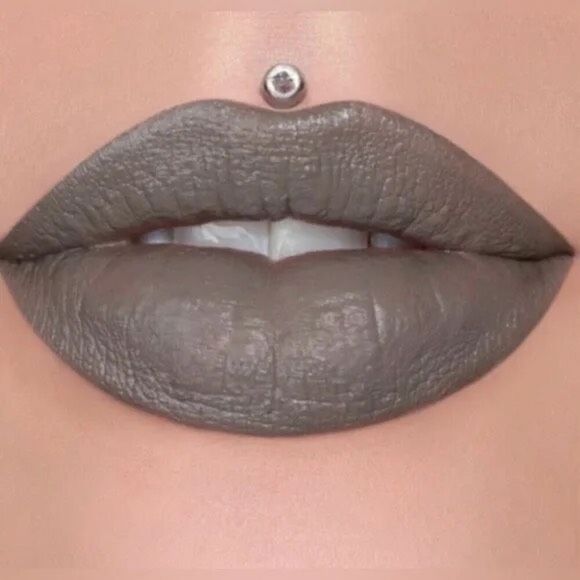 Jeffree Star Velvet Trap Lipstick in Grave Digger NEW - Picture 5 of 6